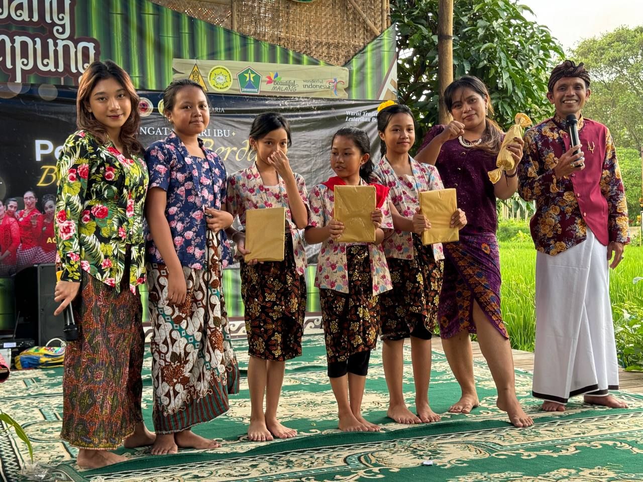 Kampung Budaya Polowijen (KBP), Kota Malang, Jawa Timur, memperingati Hari Ibu, Minggu (17/12). Foto : Dok. KBP