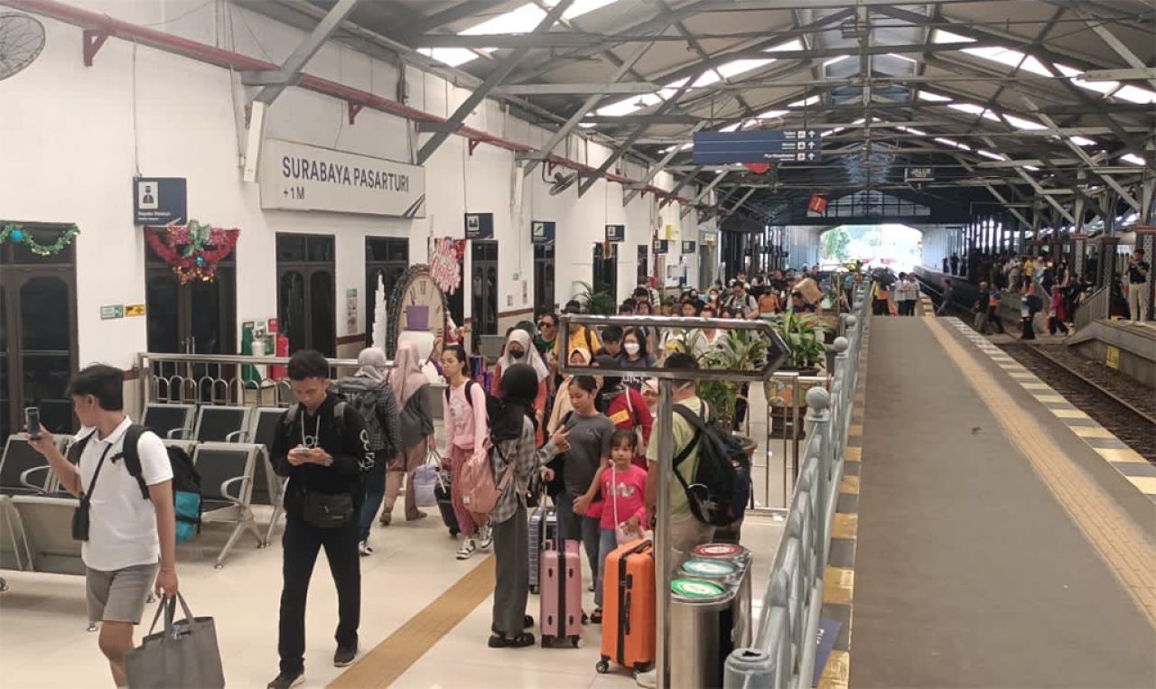 Stasiun Surabaya Pasar Turi telah melayani 39.301 penumpang sepanjang angkutan Nataru 2023-2024. (foto: dok.KAI Daop 8 Surabaya)