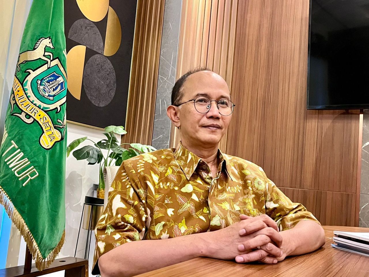 Ketua Umum Kamar Dagang dan Industri ( Kadin ) Jatim, Adik Dwi Putranto menilai kenaikan Upah Minimum Kabupaten/kota (UMK) pada 2024 masih memberatkan bagi pengusaha ( Foto : Dok. Jatimkini.com )
