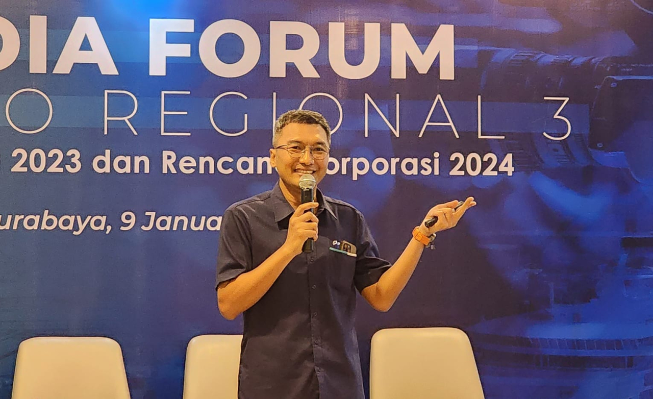 Regional Head 3 Pelindo, Ardhy Wahyu Basuki saat memaparkan kinerja arus kapal selama 2023 kepada media di Surabaya ( Foto : Jatimkini.com / Alvian Yoananta )