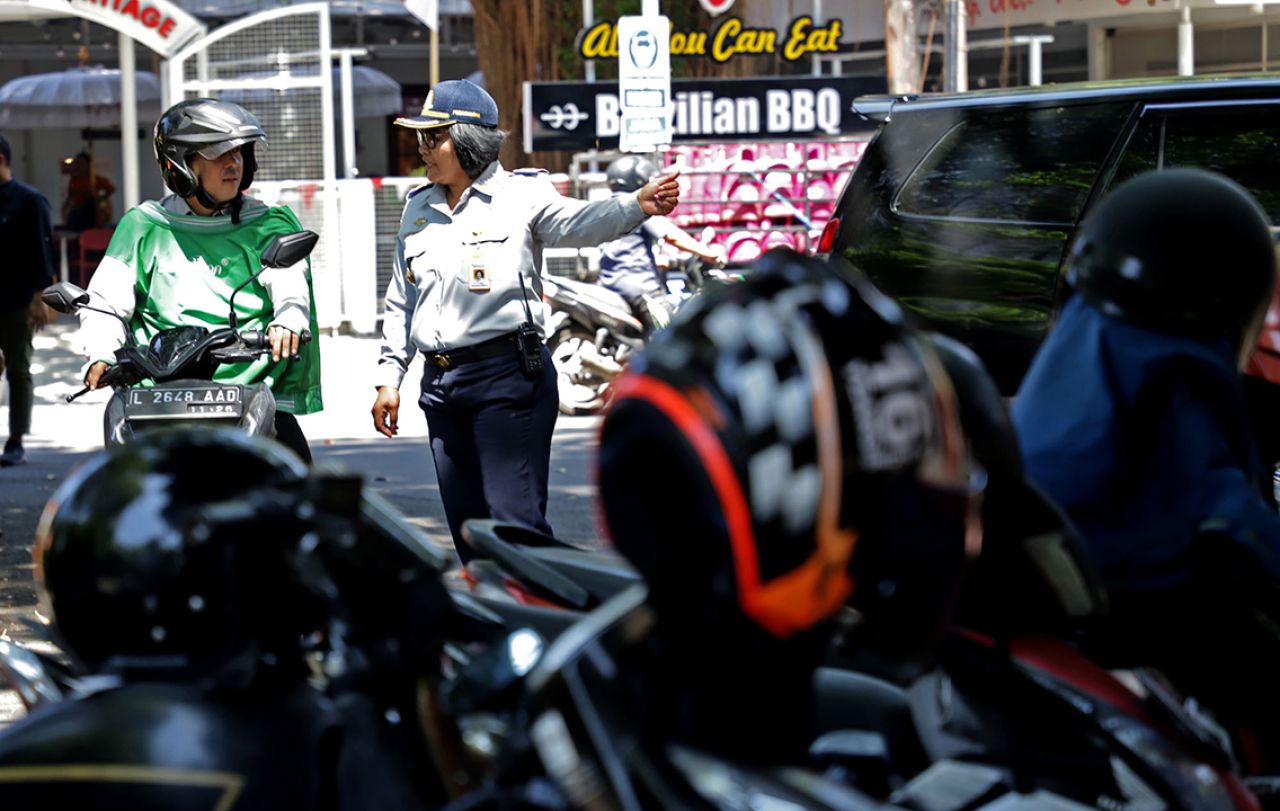 Pemkot Surabaya mulai menerapkan pembayaran parkir digital mulai Februari 2024 di 1.370 titik. (Foto: dok.Humas Pemkot Surabaya)
