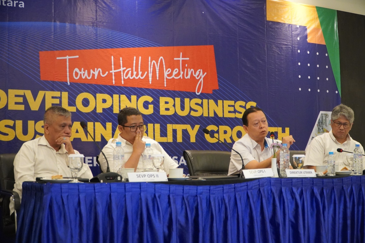 Direktur Utama SGN Aris Toharisman bersama jajaran SGN dalam Town Hall Meeting. Foto : SGN for Jatimkini