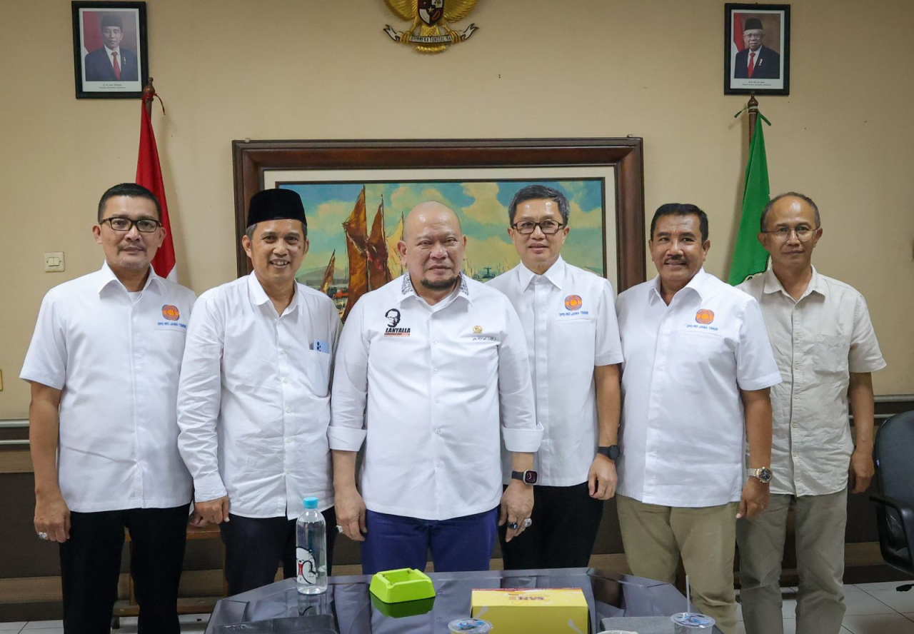 Ketua DPD RI, AA LaNyalla Mahmud Mattalitti (tengah) dan Forum Lintas Asosiasi Real Estate Jawa Timur dalam sebuah pertemuan di Surabaya, Jumat (9/2/2024). Foto : Kadin for Jatimkini