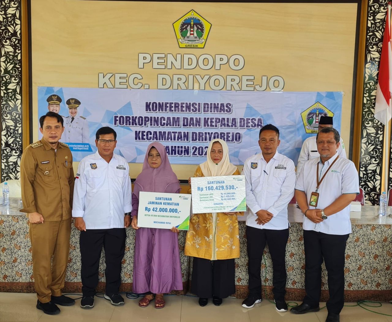 Jaminan Sosial dari BPJS Ketenagakerjaan resmi menyerahkan  santunan pada ahli waris untuk pekerja Indonesia ( Foto : Dok. BPJS Ketenagakerjaan for Jatimkini.com )