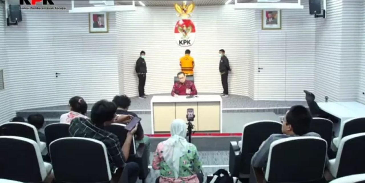 KPK gelar konferensi pers terkait penetapan Ari Suryono, Kepala BPPD Sidoarjo, sebagai tersangka korupsi ( Foto : Humas KPK for Jatimkini.com )