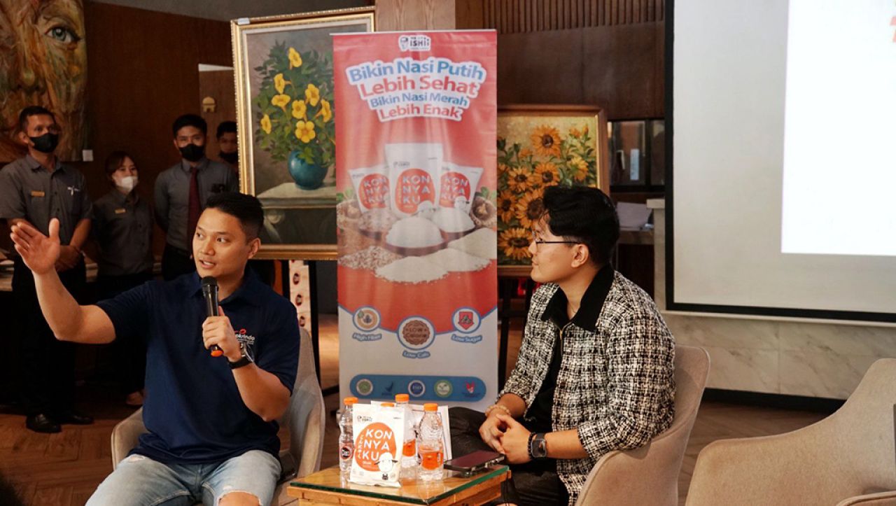Ketua Apkrindo Jatim, Feri Setiawan (kiri) di sela gathering ISHIIDAILY di Surabaya, Selasa (27/2/2024). (Foto: dok Mr.ISHII)