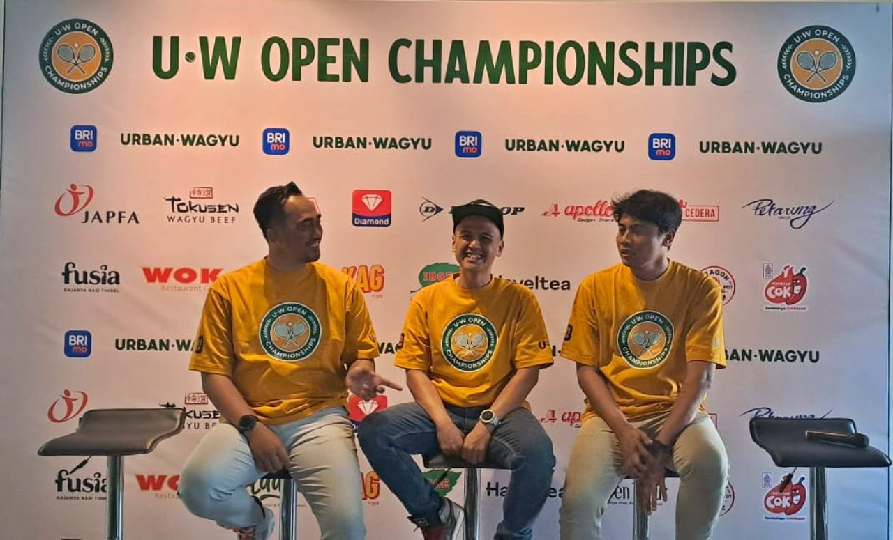 Dari kiri -kanan, PGS BM BRI Surabaya Kaliasin Satrio Adrianto, COO/Co-founder Urban Wagyu Ditra Ramadha, dan Ketua Komunitas Tennis Rek! Rizky Surya Wirawan. Foto : Urban Wagyu for Jatimkini
