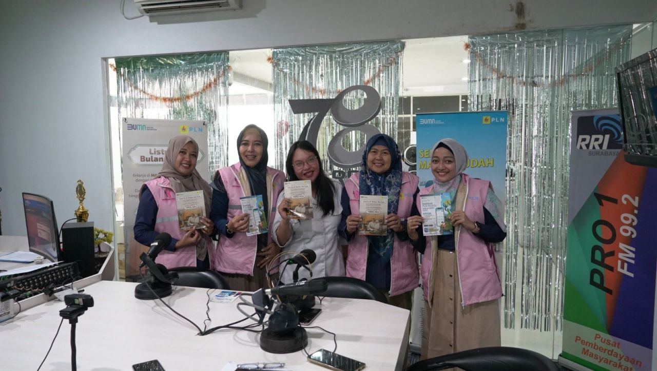 Srikandi PLN gelar talkshow di Radio RRI Pro 1 Surabaya (99,2 FM). (Foto: PLN for Jatimkini.com)