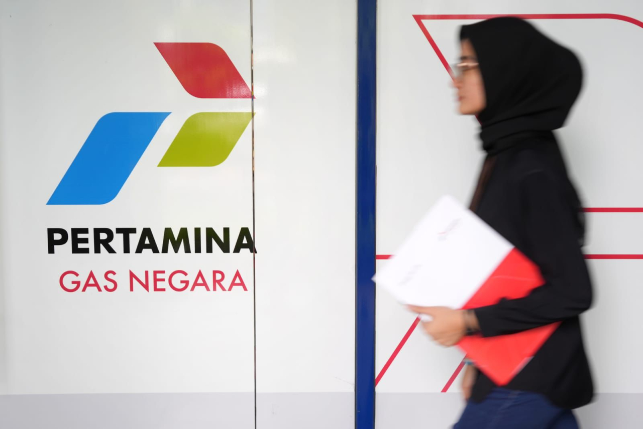 Ilustrasi. Pegawai PGN sedang melintas. Foto : PGN for Jatimkini