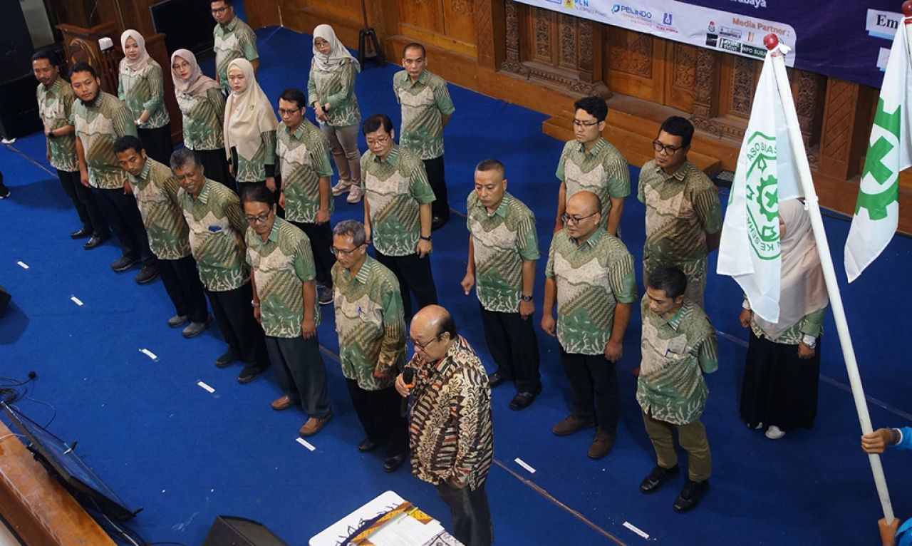 Pelantikan Pengurus A2K3 Jatim periode 2024-2028 di Graha Dewa Ruci PPNS, Sabtu (2/3/2024). (Foto: dok A2K3 Jatim)