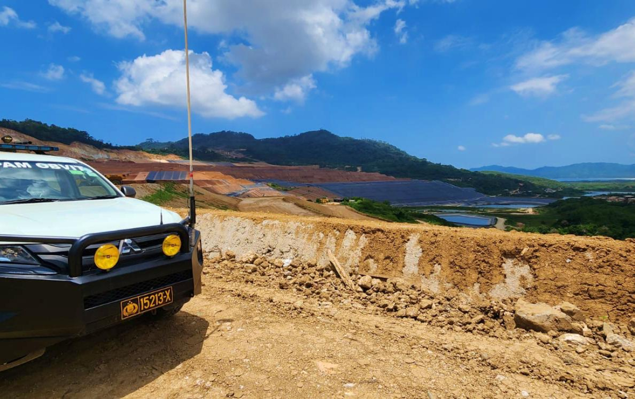 Area tambang terbuka/open pit Tambang Emas Tujuh Bukit Banyuwangi yang dikelola PT Bumi Suksesindo, anak usaha PT Merdeka Copper Gold Tbk (MDKA). Foto : Peni Widarti