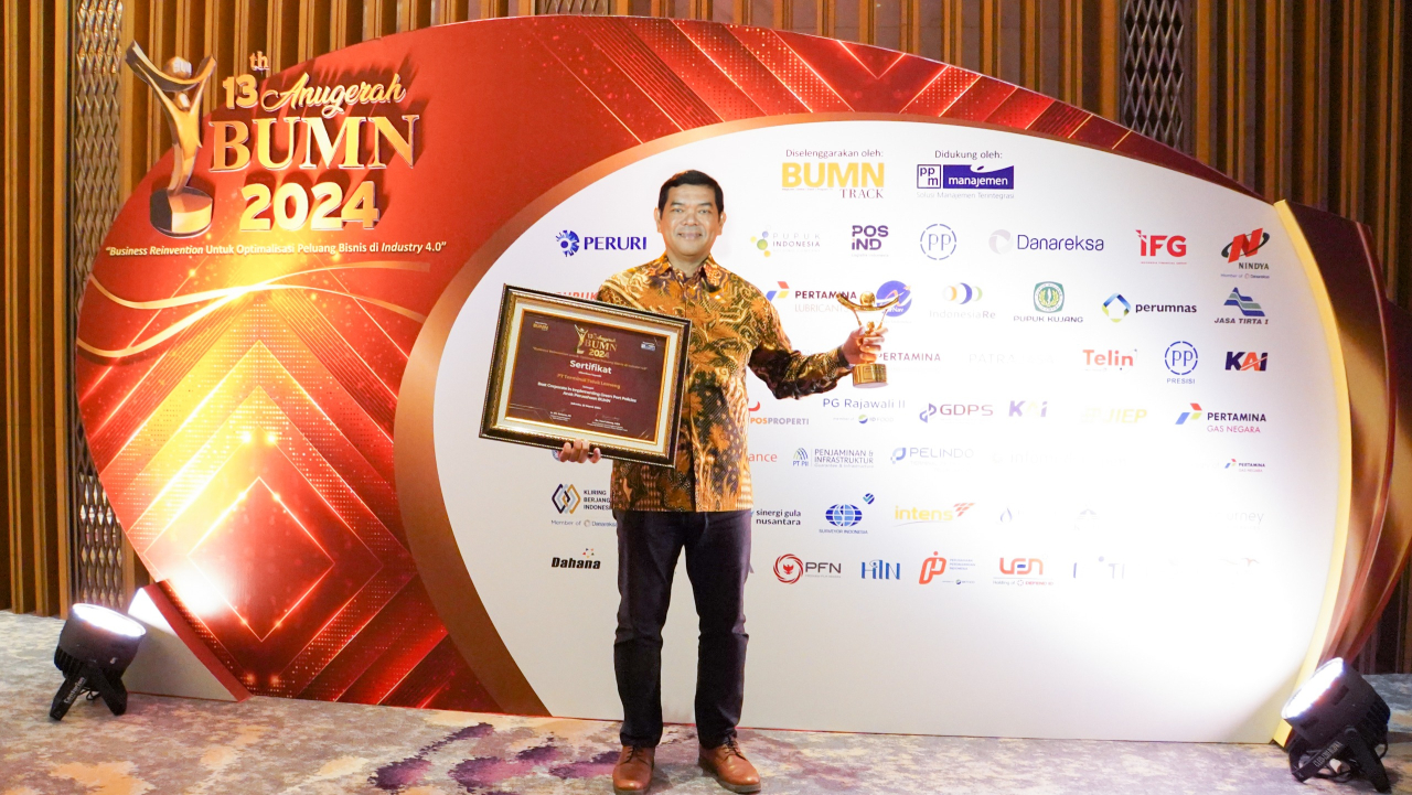 Direktur Utama TTL, David P. Sirait saat menerima Anugerah BUMN 2024. Foto : TTL for Jatimkini