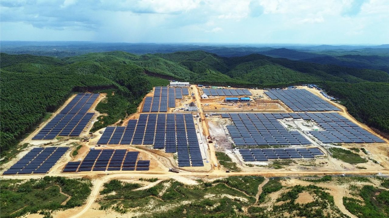 PLTS IKN 50 MW berdiri di lahan seluas 80 hektar dan mampu menyerap tenaga kerja lokal hingga 337 pekerja.