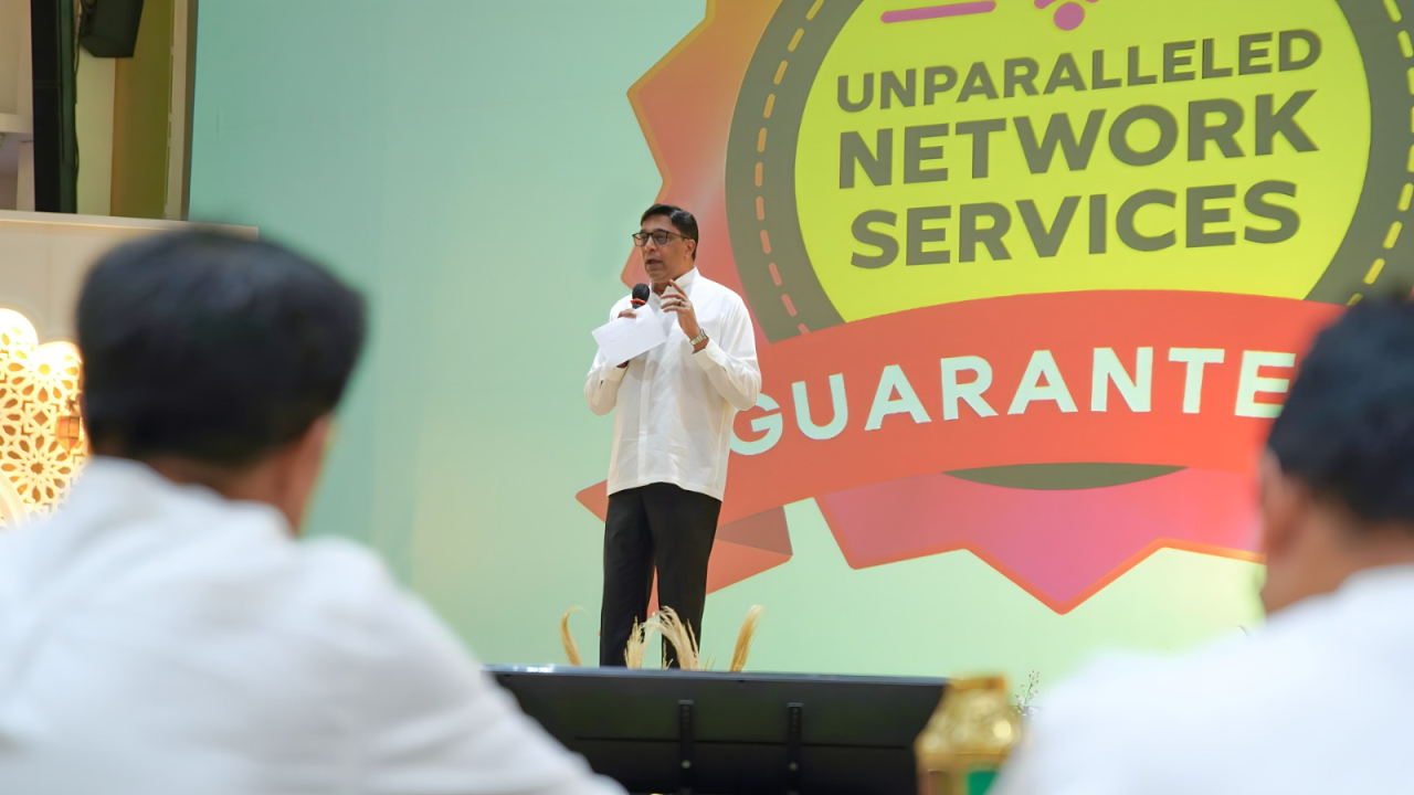 President Director and Chief Executive Officer IOH, Vikram Sinha memaparkan program Unparalleled Network Service Guaranteed. Foto : IOH