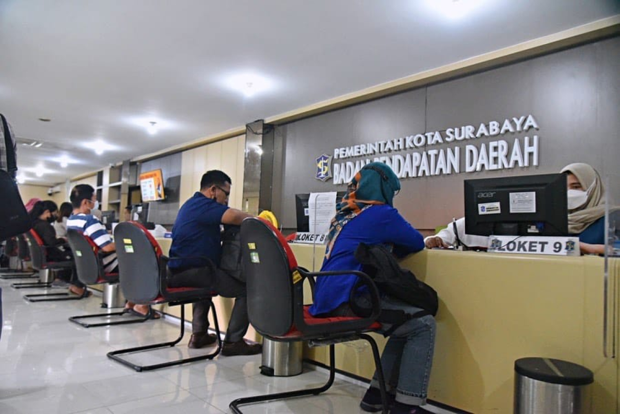 Aktivitas layanan pembayaran pajak di Badan Pendapatan Daerah Kota Surabaya. Foto : Humas Pemkot Surabaya