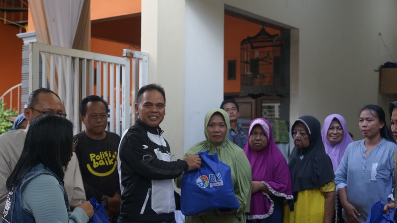CEO BRI RO Surabaya, Setiyarta saat menggelar Safari Ramadan di wilayah BO tanjung Perak dan Bangkalan. Foto : BRI
