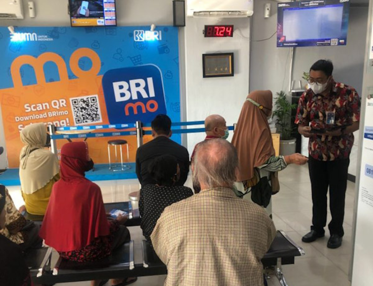 Layanan Customer Experience BRI Mulyosari. Foto : BRI