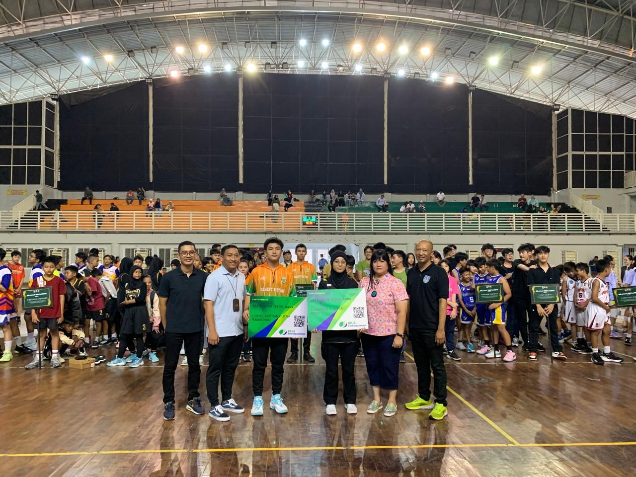 kejuaraan provinsi (Kejurprov ) Bola Basket Jawa Timur Kabupaten Gresik Ketenagakerjaan (BPJamsostek) resmi ikut andil dalam pelaksanaan event ( Foto : Dok. BPJS Ketenagakerjaan )