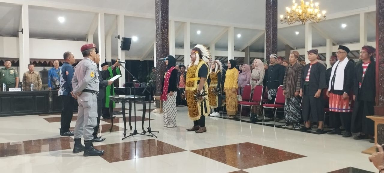 Prosesi pengambilan sumpah seluruh ppk sekabupaten bondowoso. (Foto: Jatimkini/ CR 01)