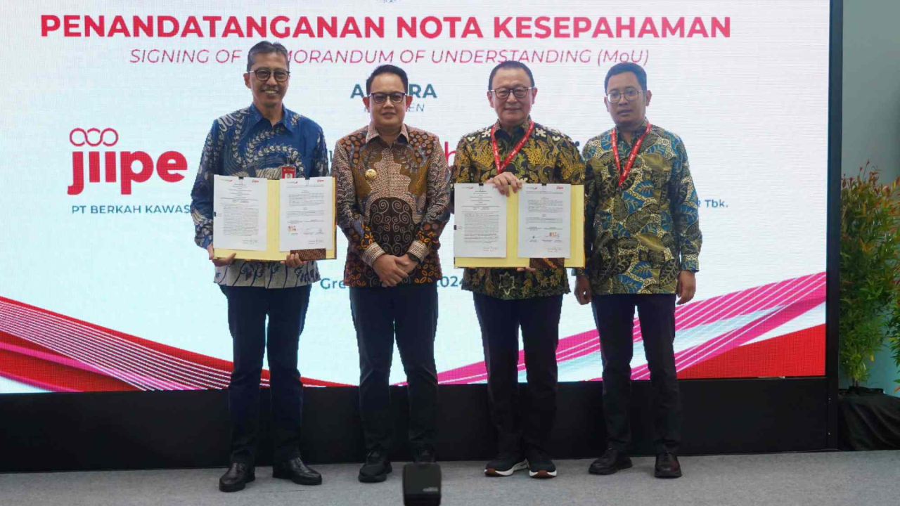 Prosesi MoU antara Bank Jatim dengan JIIPE di Gresik, Senin (13/5/2024). Foto : Bank Jatim