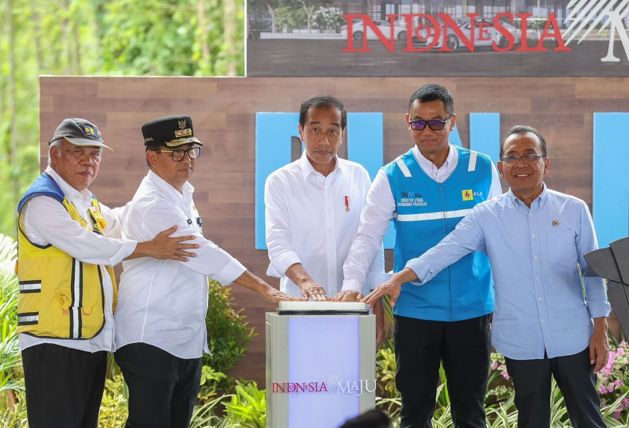 Presiden Joko Widodo didampingi Direktur Utama PT PLN (Persero), Darmawan Prasodjo resmikan PLN Hub di jantung Ibu Kota Negara (IKN) Nusantara pada Rabu (5/6). (Foto: PLN for Jatimkini.com)