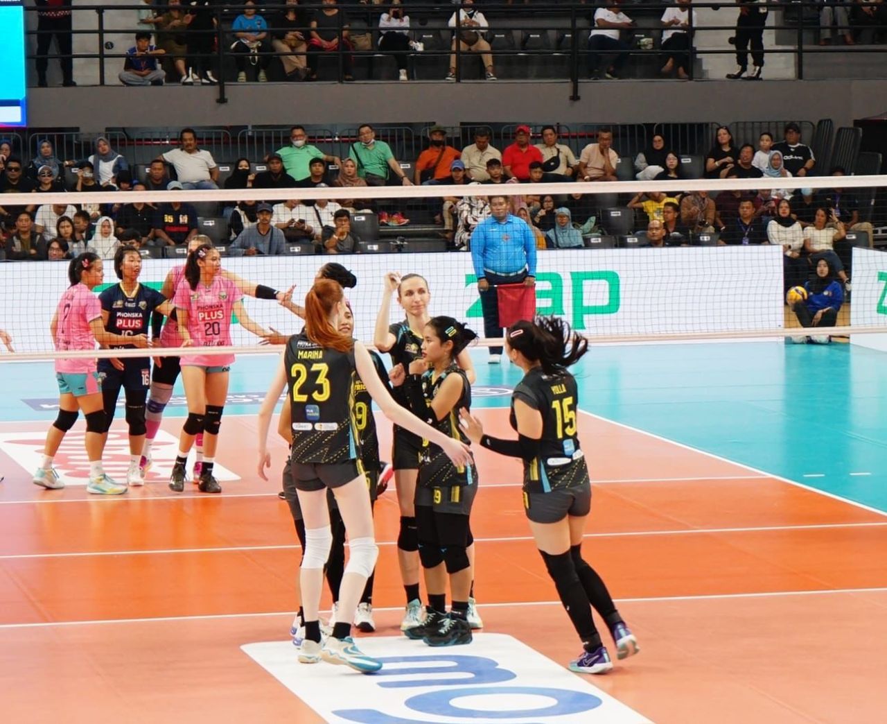 Jakarta Electric PLN berhasil menumbangkan Gresik Petrokimia Pupuk Indonesia dengan skor 3-0 pada lanjutan PLN Mobile Proliga 2024 di Gedung Olahraga Terpadu A. Yani, Pontianak, Kalimantan Barat pada Sabtu (22/6). (Foto: PLN for Jatimkini)