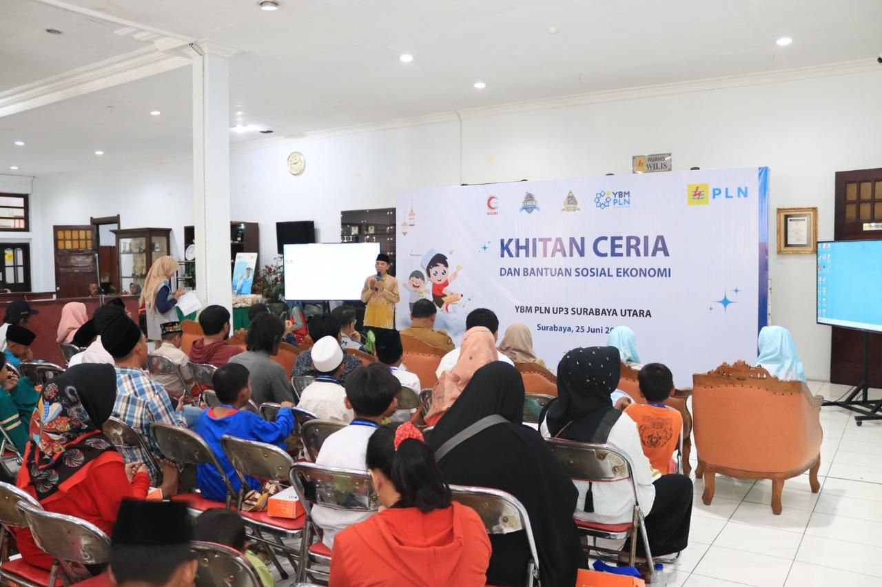 PT PLN (Persero) Unit Induk Distribusi (UID) Jawa Timur bersama Yayasan Baitul Maal (YBM) PLN gelar khitan gratis. (Foto: PLN for Jatimkini)