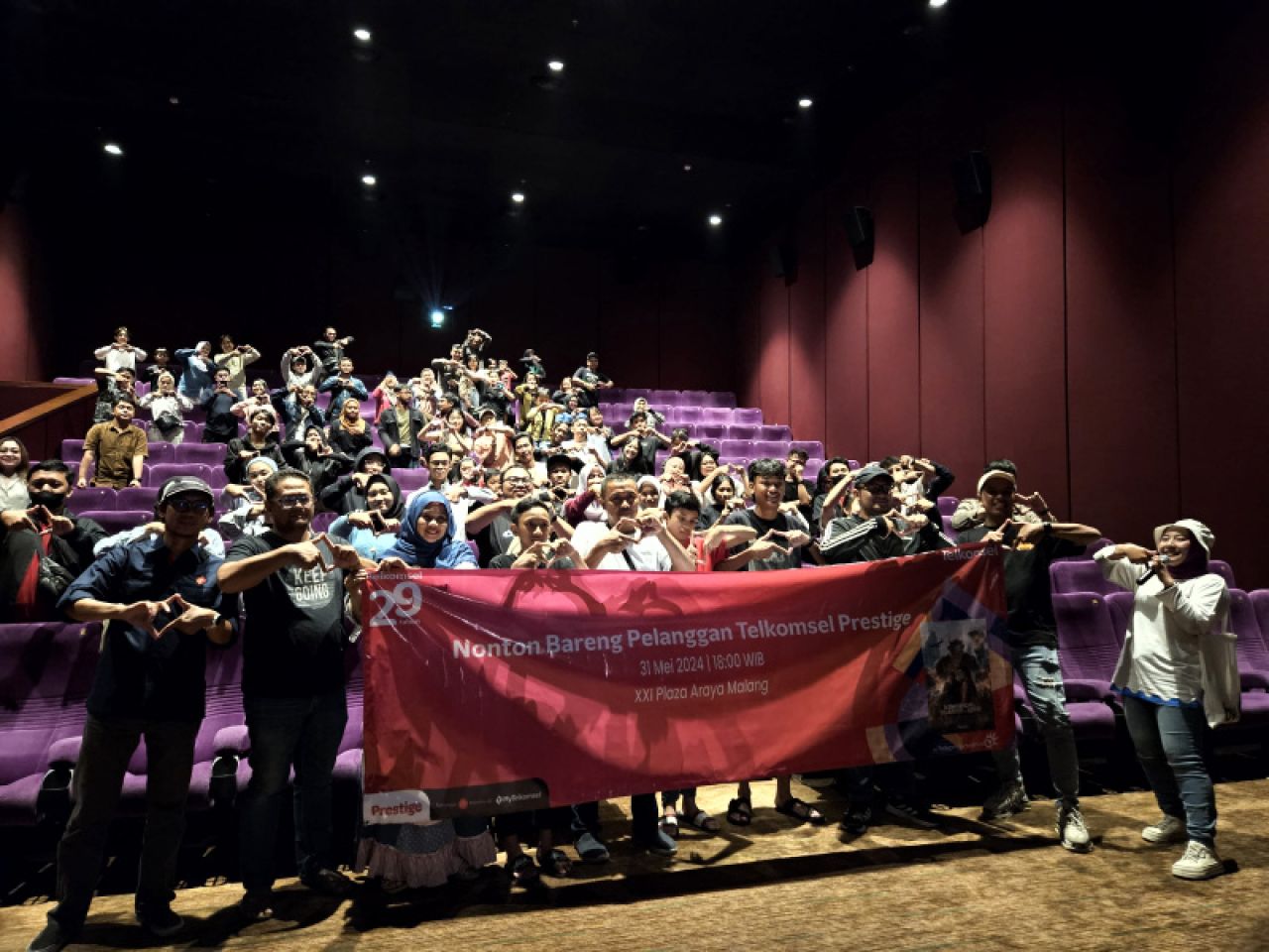 Pelanggan Telkomsel antusias nonton bareng film di Kota Malang, Jumat (31/5). Foto: Dok. Telkomsel