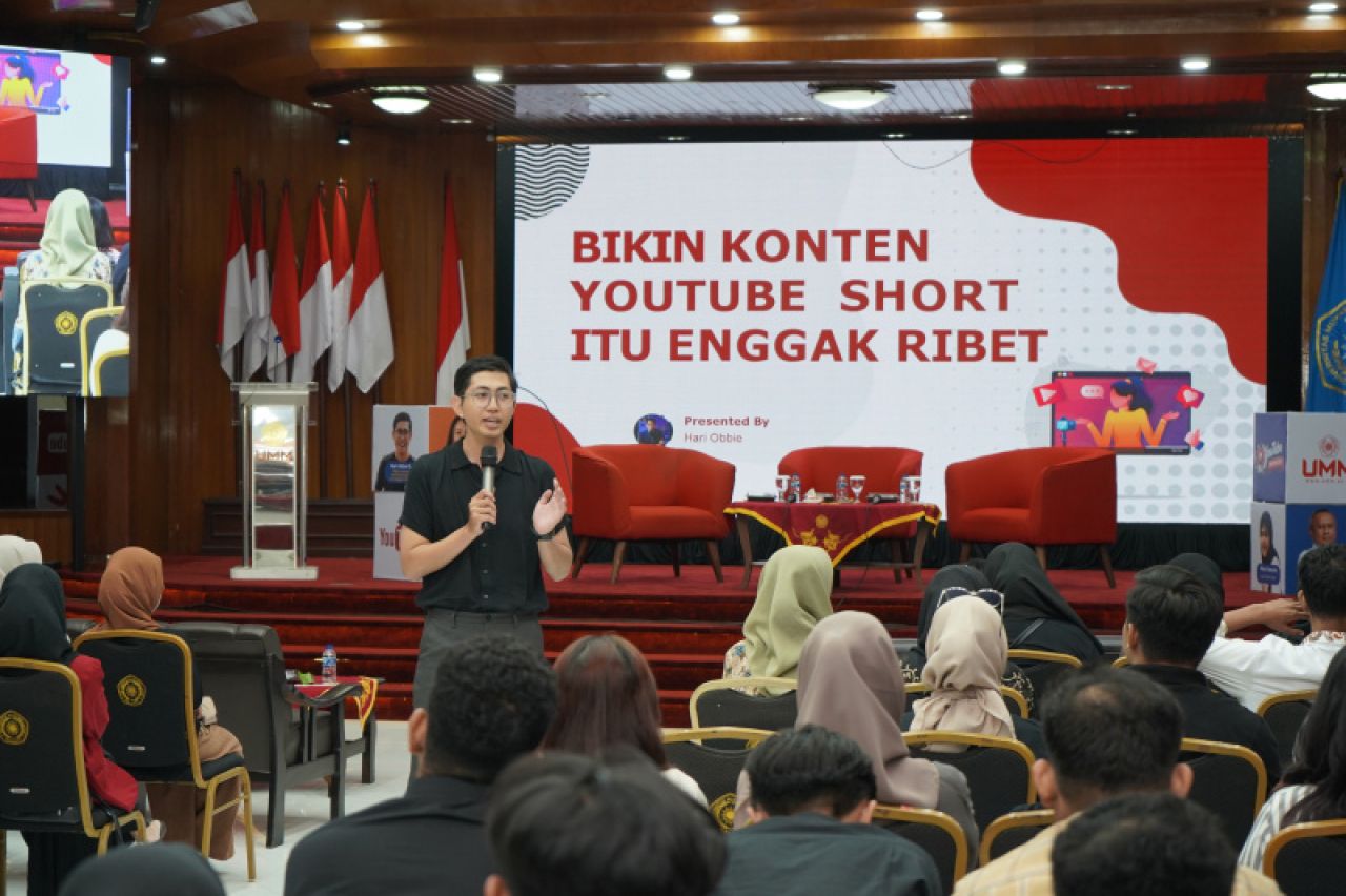 Mahasiswa Universitas Muhammadiyah Malang (UMM) antusias mengikuti YouTube Campus Day, Selasa (4/6). Foto: Dok. Telkomsel