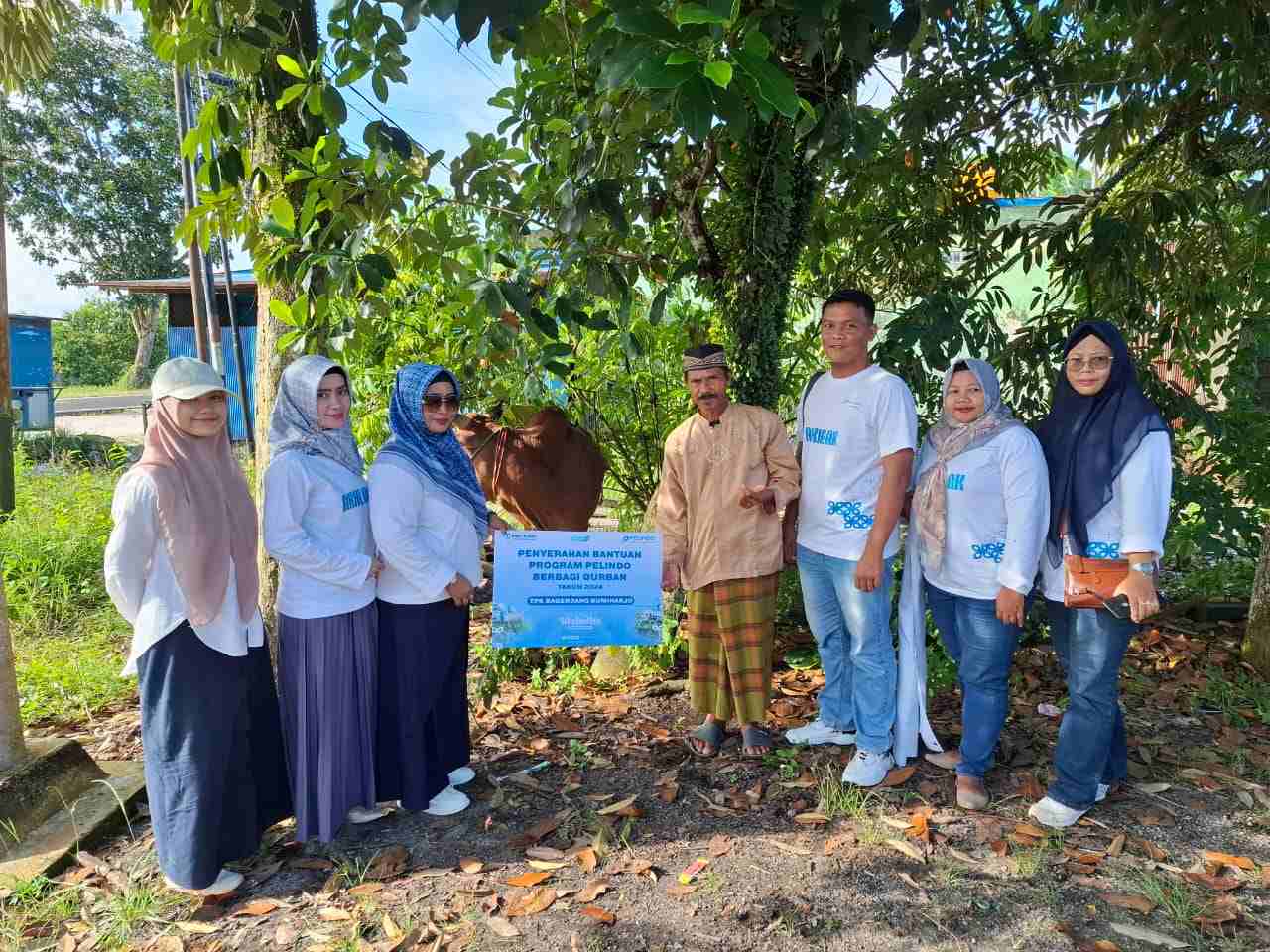 Proses penyerahan hewan kurban di TPK Bagendang Bumiharjo. Foto : SPTP