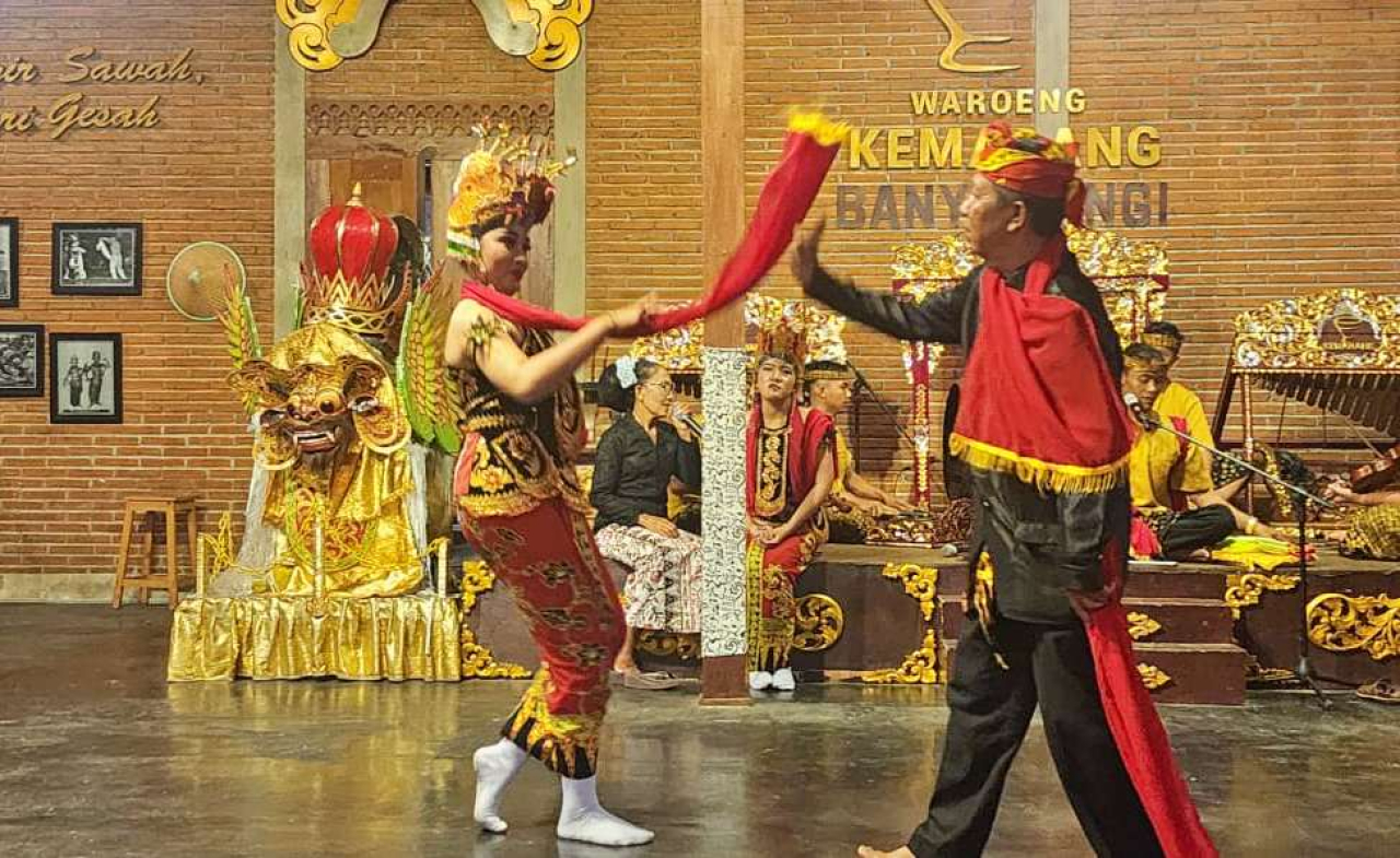 Tari Gandrung Banyuwangi menjadi salah satu daya tarik wisata di Jawa Timur. Foto : Peni Widarti