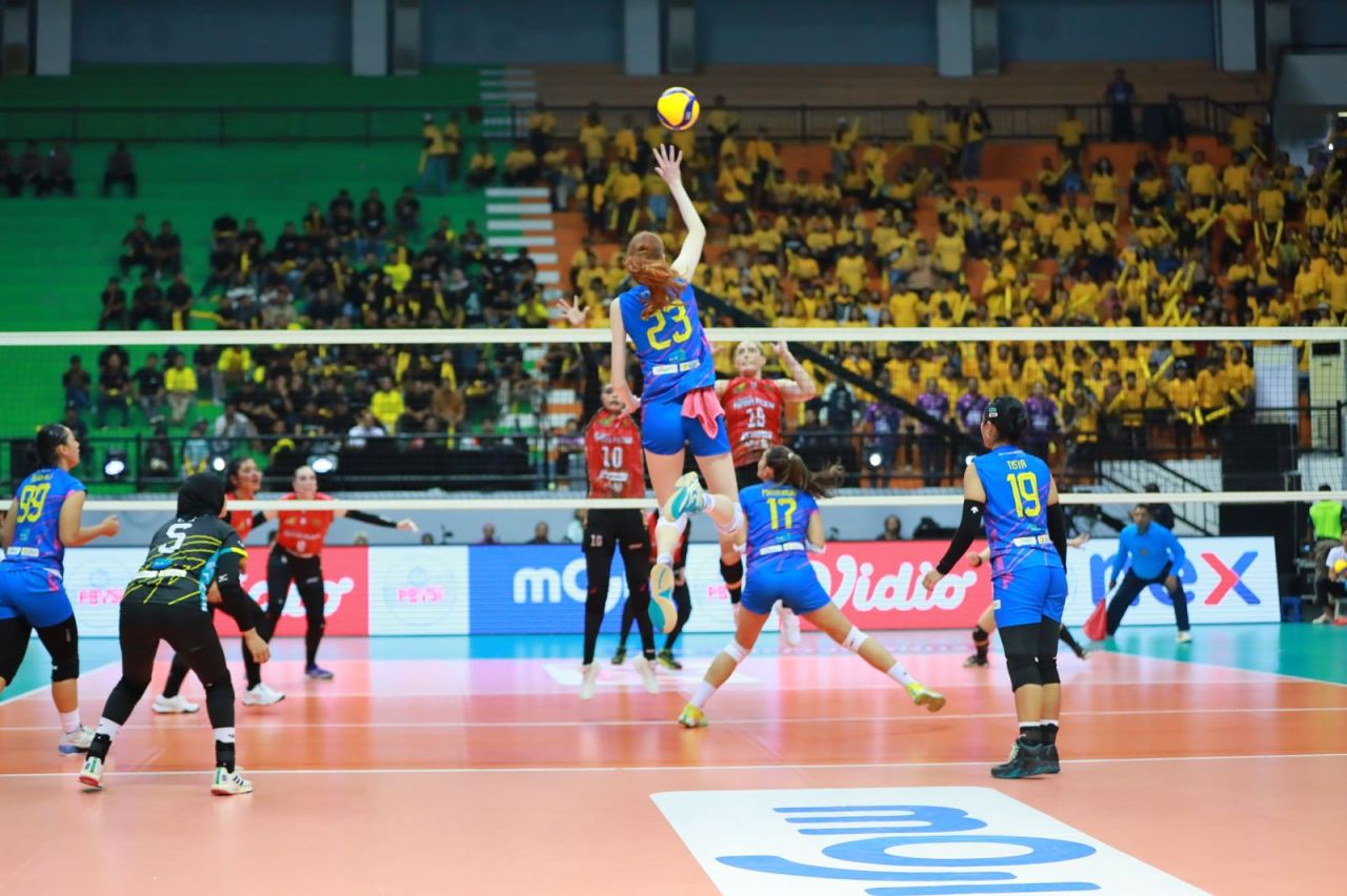 Jakarta Electric PLN tampil solid pada pertandingan perdananya di babak final four PLN Mobile Proliga 2024.  (Foto: PLN for Jatimkini)