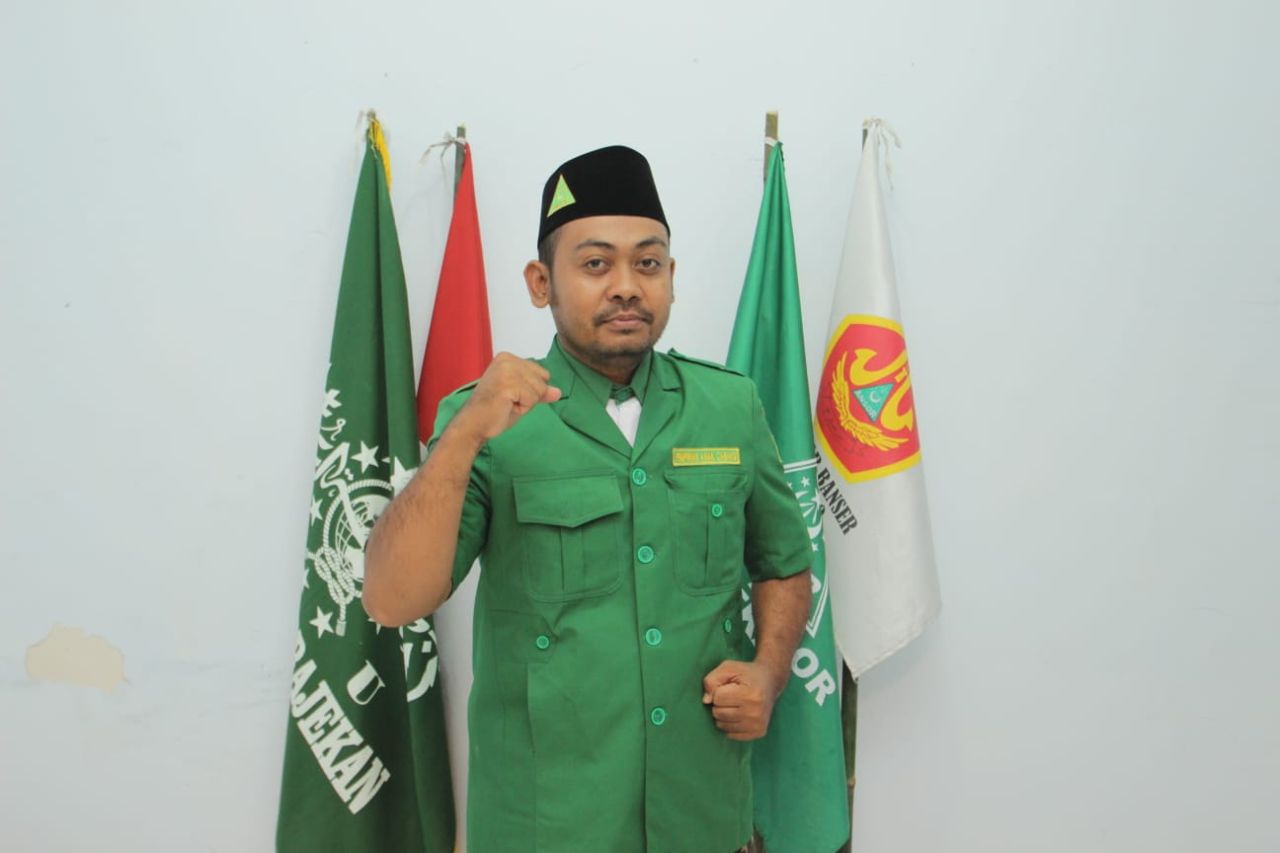 ketua PC GP Anshor Bondowoso, Luluk Haryadi menanggapi soal Viral nya flyer lowongan pekerjaan (Loker) dari toko roti Connato ( Foto : Jatimkini.com/ Abdur Rokib )