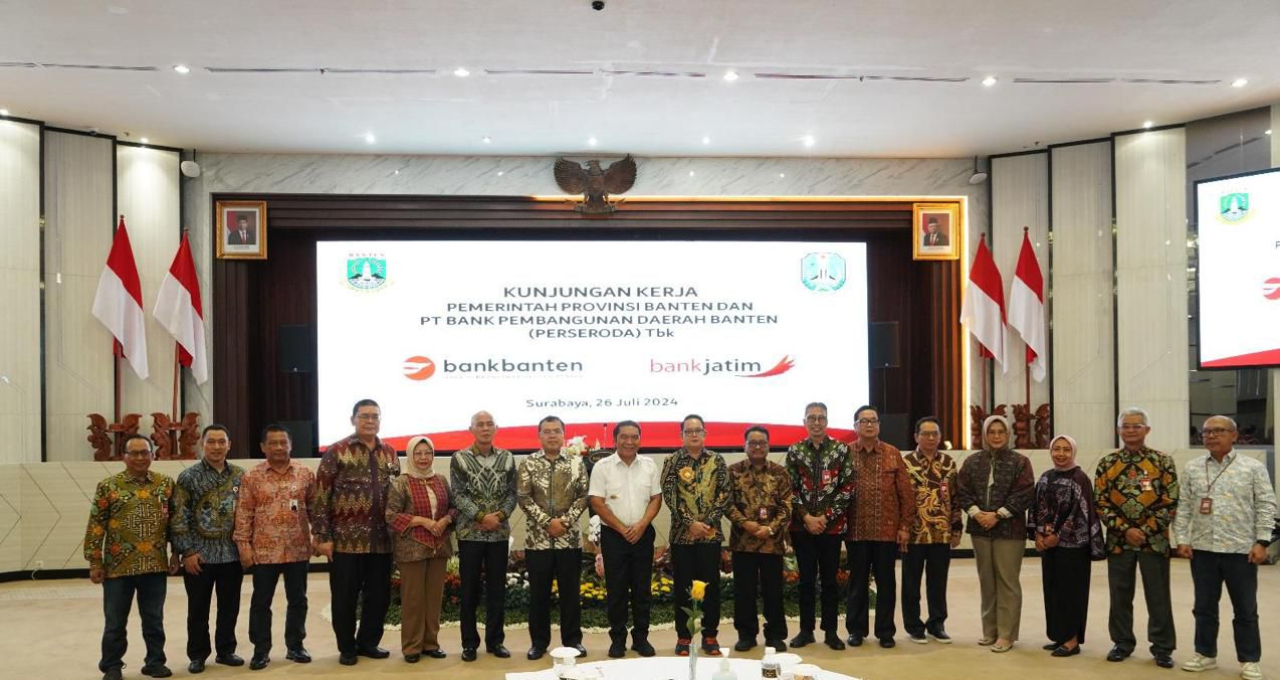 Foto bersama jajaran direksi Bank Jatim dan Bank Banten saat kunker di Surabaya. Foto : BJTM