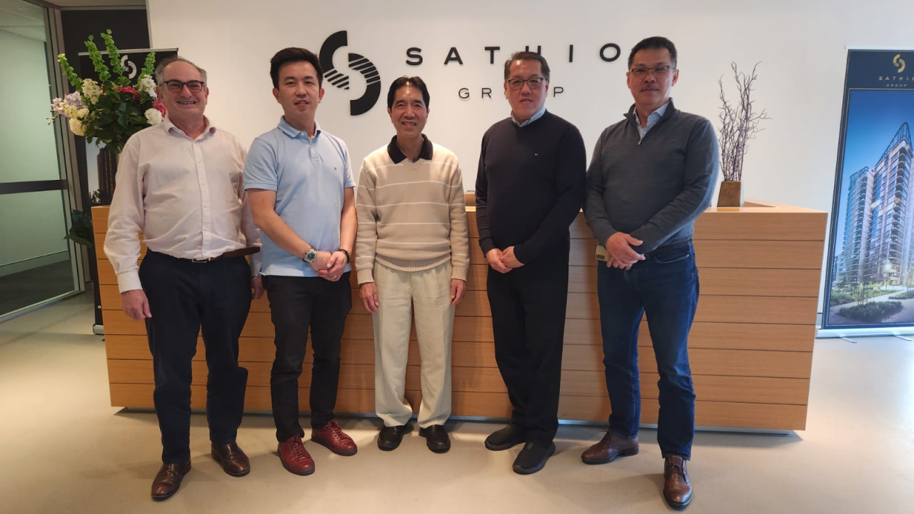 Dari kiri-kanan, Jonathan Benjamin, Sugiarto Wijono, Paul Sathio, Antonius Auwyang, dan Anton Salim. Foto : Sathio Group