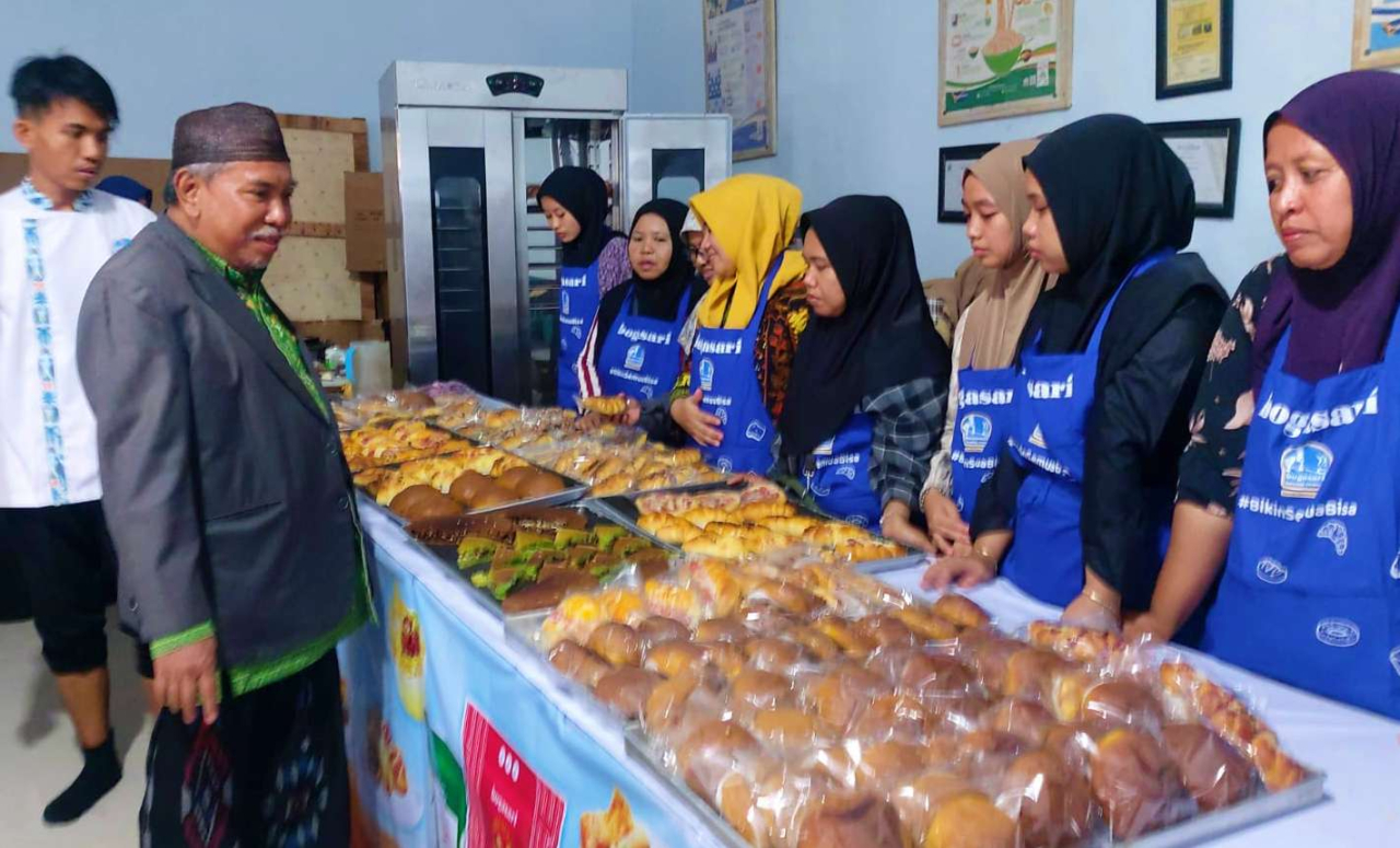 Bogasari beri pelatihan bikin kue bagi pengurus ponpes di Jatim. Foto : Bogasari
