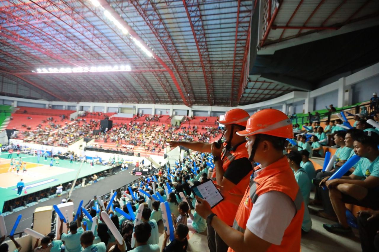 PT PLN (Persero) Unit Induk Distribusi (UID) Jawa Timur jaga keandalan pasokan listrik event nasional, Final Four Proliga 2024 Putaran 1 di Stadion Gelora Bung Tomo. (Foto: PLN for Jatimkini)