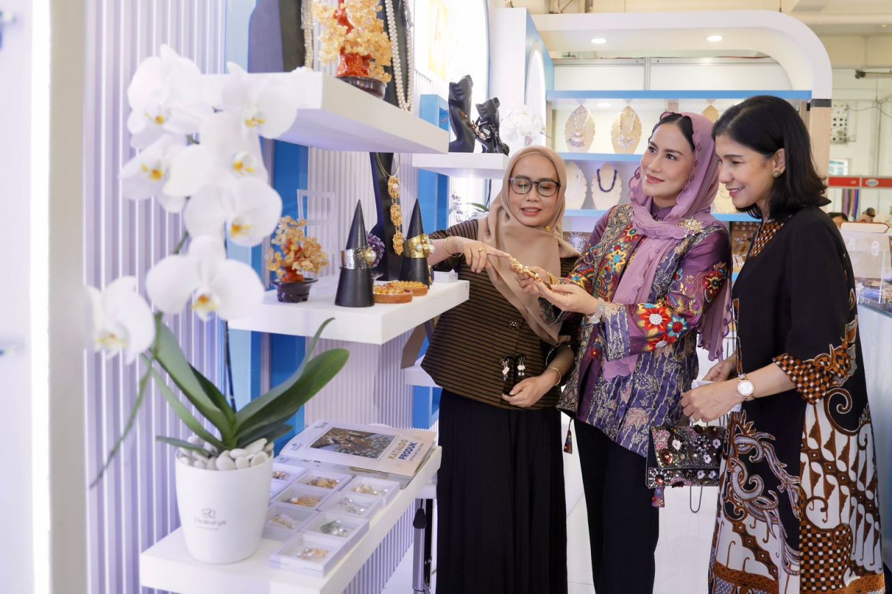 PT PLN (Persero) mendukung pengembangan produk UMKM dengan turut berpartisipasi dalam Bazar Merdeka yang diselenggarakan oleh DWP Kementerian BUMN. (Foto: PLN for Jatimkini)