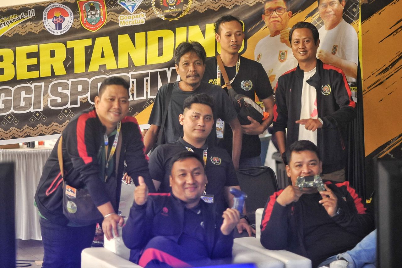 Tim e-sport PES Jatim akhirnya, berhasil meraih medali perunggu di ajang Porwanas XIV ( Foto : Tim Porwanas Jatim )