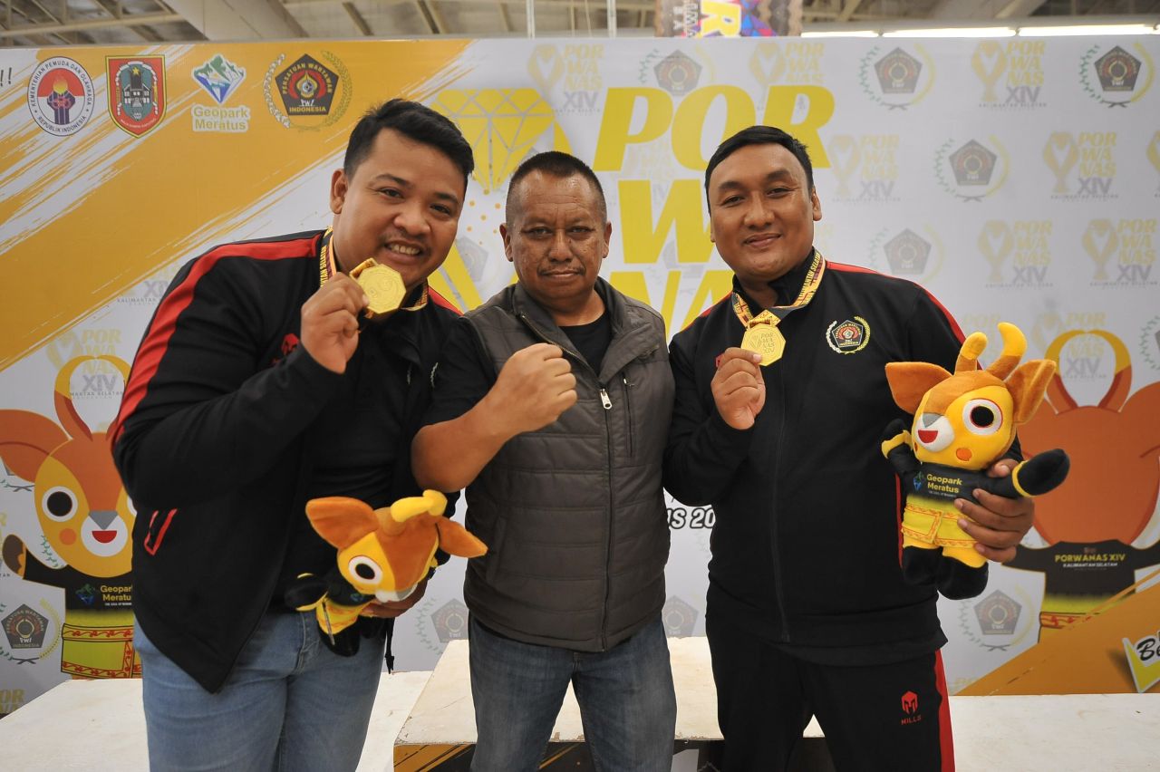 Tim e-sport PWI Jatim akhirnya meraih kemenangan saat melawan tim e-sport PWI Kaltim lewat adu penalti ( Foto : Jatimkini.com )