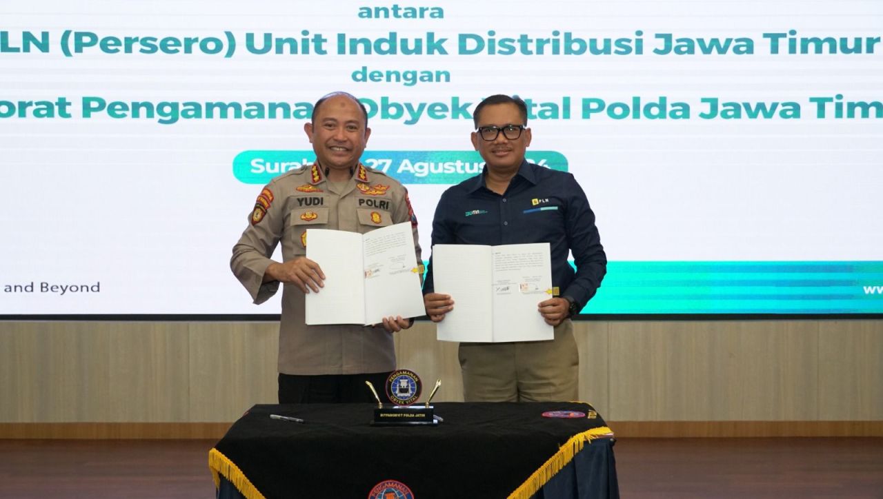 Penandatanganan kerja sama antara PLN dengan Polda Jawa Timur tentang bantuan pengamanan dan penegakan hukum. (Foto: PLN for Jatimkini)