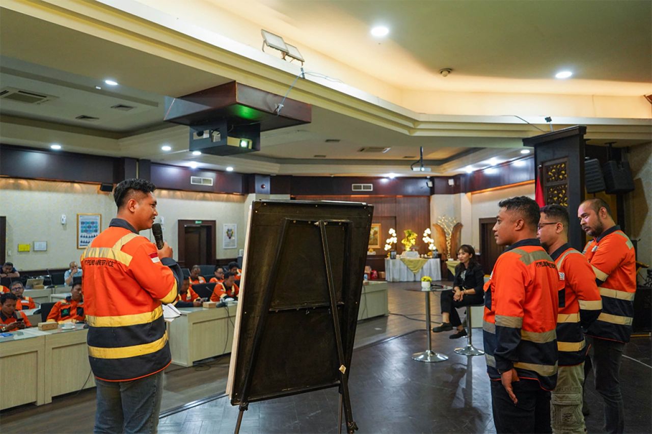 Simulasi in house training dilakukan saat pelatihan di Surabaya, sekaligus menutup rangkaian kegiatan.