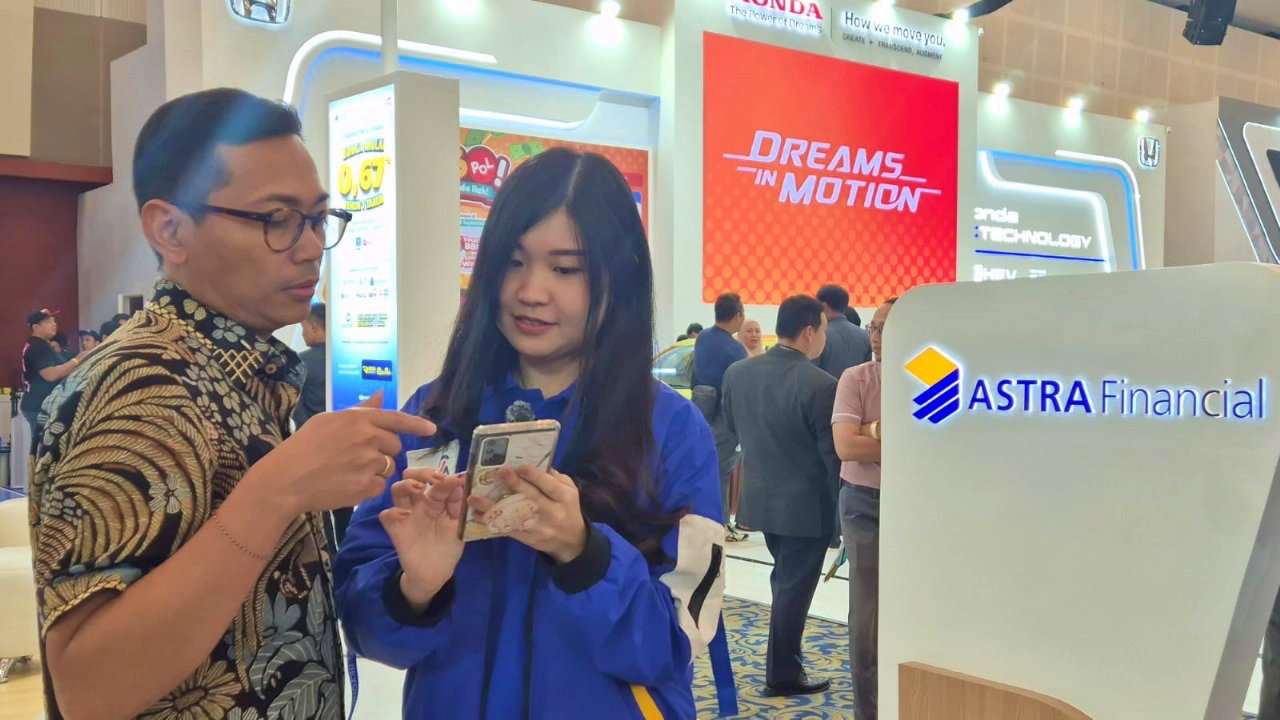 Sales SEVA menjelaskan fitur-fitur yang ada di dalam platform SEVA. Foto : SEVA