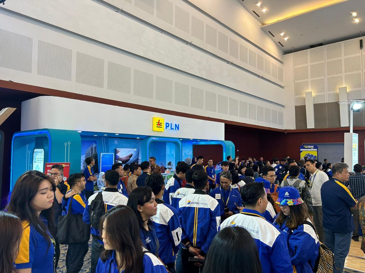 PT PLN (Persero) Unit Induk Distribusi (UID) Jawa Timur turut hadir meramaikan ajang pameran otomotif terbesar GIIAS 2024. (Foto: PLN for Jatimkini)