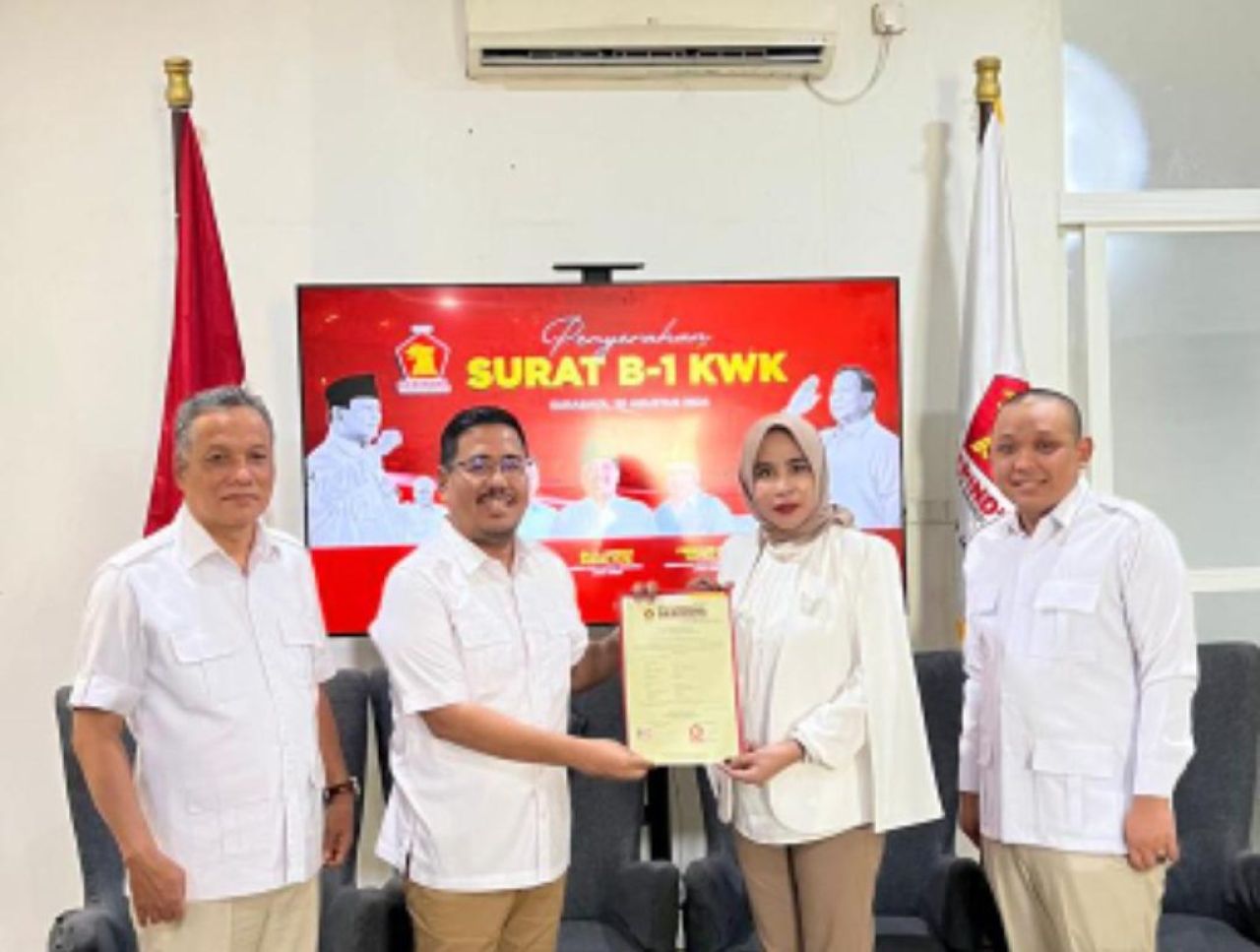 Partai Gerinda resmi memberi rekomandasi ( rekom ) pada pasangan H Subandi – Hj Mimik Idayana sebagai Calon Bupati dan Calon Wail Bupati kabupaten Sidoarjo dalam Pilkada 2024. ( Foto : Dok. Surabayaonline.co )