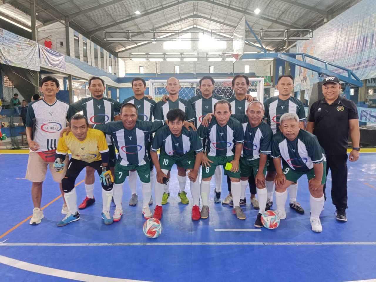 Tim Futsal Jatim U-40 berhasil meraih tiga poin setelah berhasil mengalahkan ke dua kalinya dari tim futsal Jateng dengan skor 6-5 di ajang Porwanas ( Foto : Tim Porwanas Jatim )