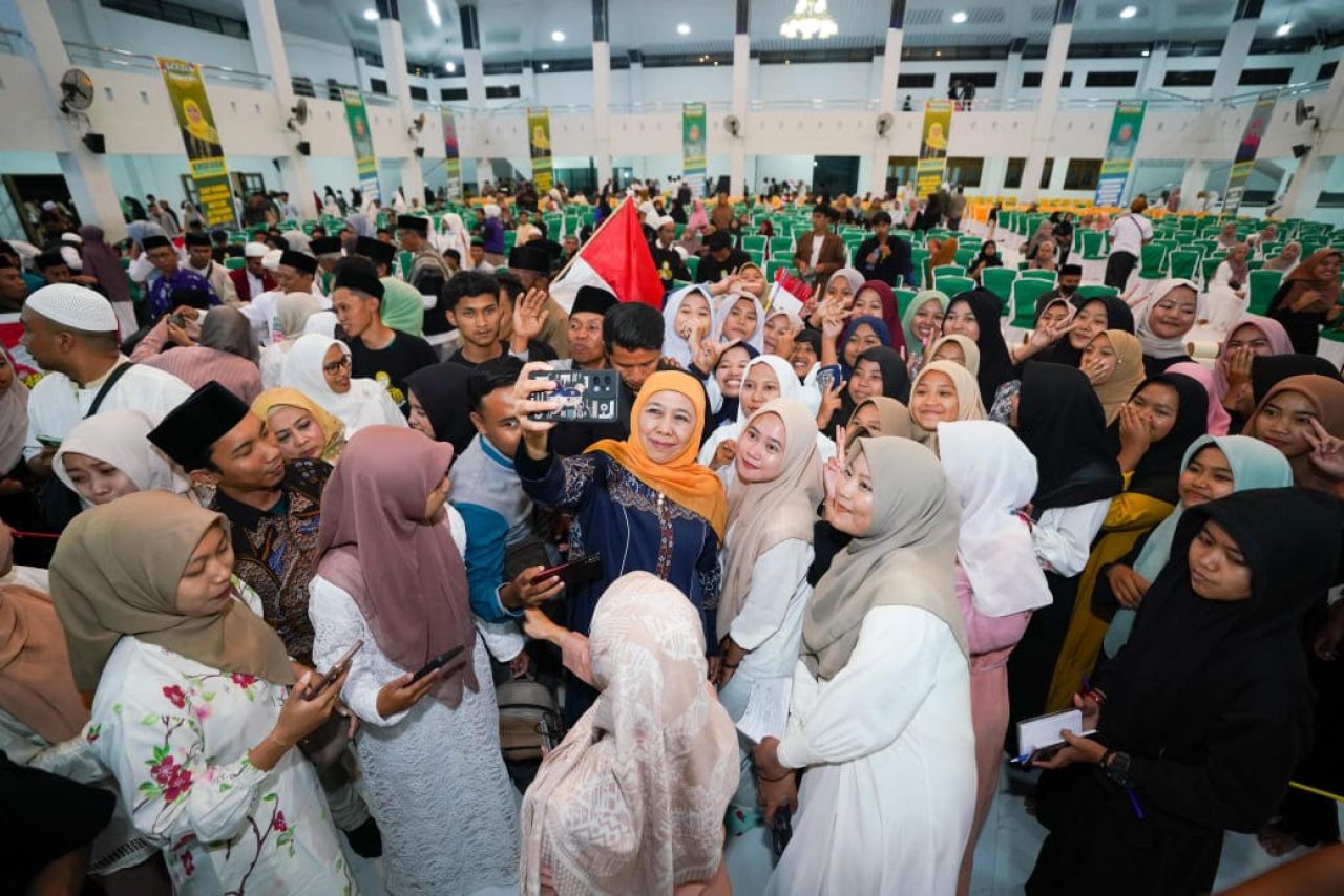Ribuan relewan asal Bondowo siap mendukung Khofifah Indar Parawansa  dikontes Pilgub 2024 ( Foto : Jatimkini.com / Abdur Rokib )