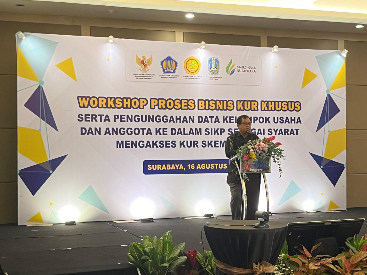 Kegiatan workshop bisnis proses KUR Khusus di Surabaya. Foto : SGN