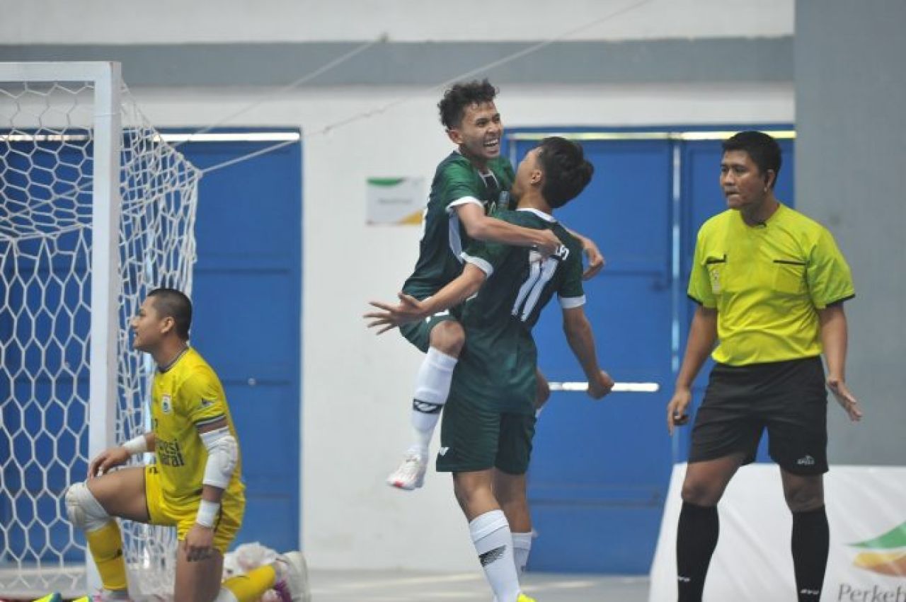 Hari ini Tim Cabor Futsal Jawa Timur (Jatim) akan melawan Sumatera Utara. Tim Futsal Jatim Menargetkan lolos di babak berikutnya ( Foto : Humas Koni Jatim )