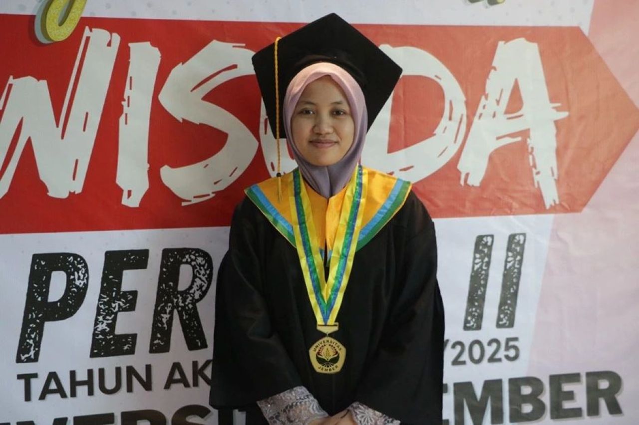 Siti Maisaroh, seorang wisudawan dari Fakultas Pertanian (FAPERTA) Universitas Jember, berhasil mengembangkan usaha dengan ternak domba ( Foto : Jatimkini.com/ Ilham )